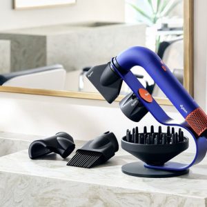 Nový vysoušeč vlasů Dyson Supersonic r™ – (Vinca Blue / Topaz)